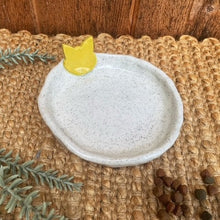 Load image into Gallery viewer, Cat Dish - Yellow Cat
